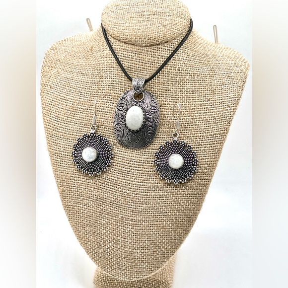 Rainbow Moonstone Pendant & Earrings Set - Picture 10 of 12